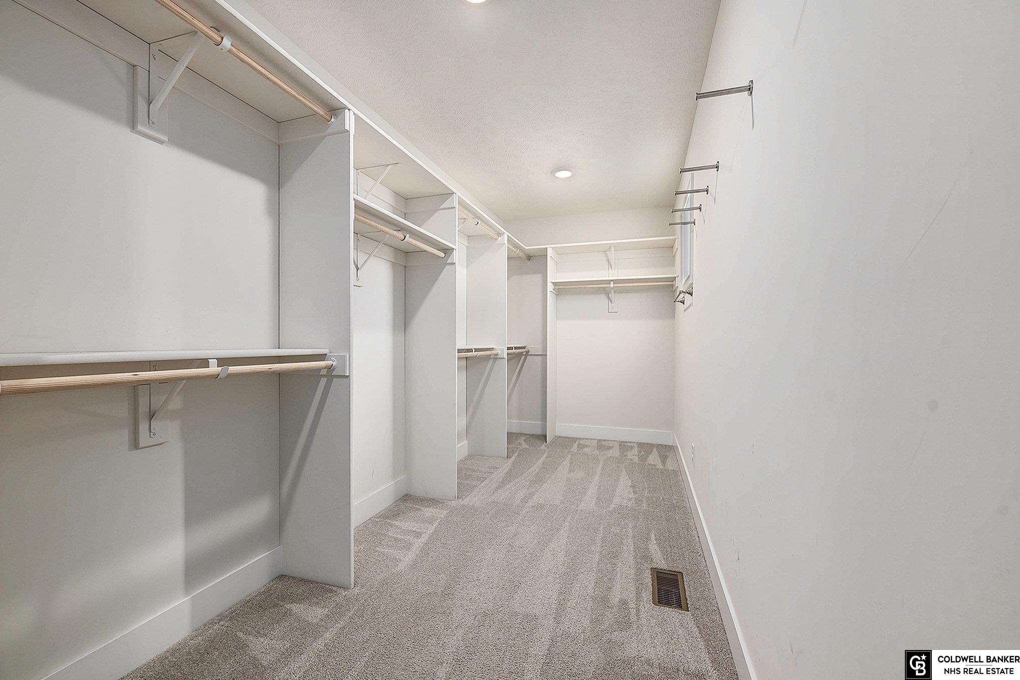 Bennington, Nebraska, 68007, United States, 6 Bedrooms Bedrooms, ,4 BathroomsBathrooms,Residential,For Sale,1969201