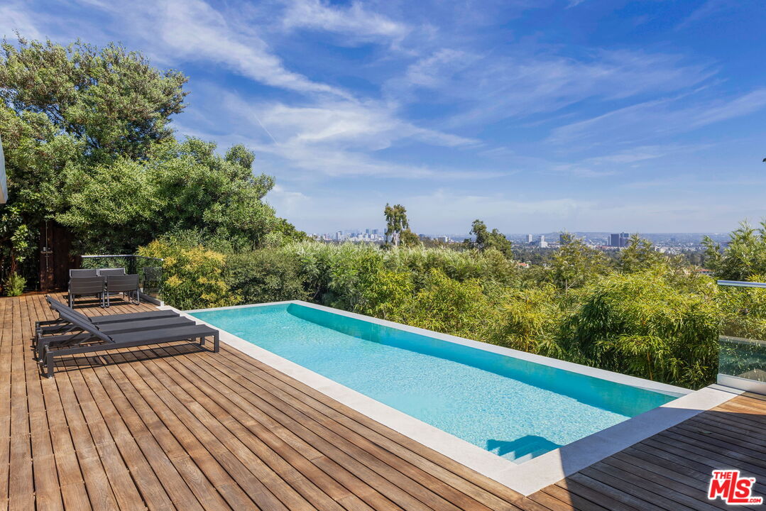 Los Angeles, California, 90049, United States, 5 Bedrooms Bedrooms, ,6 BathroomsBathrooms,Residential,For Sale,1950384