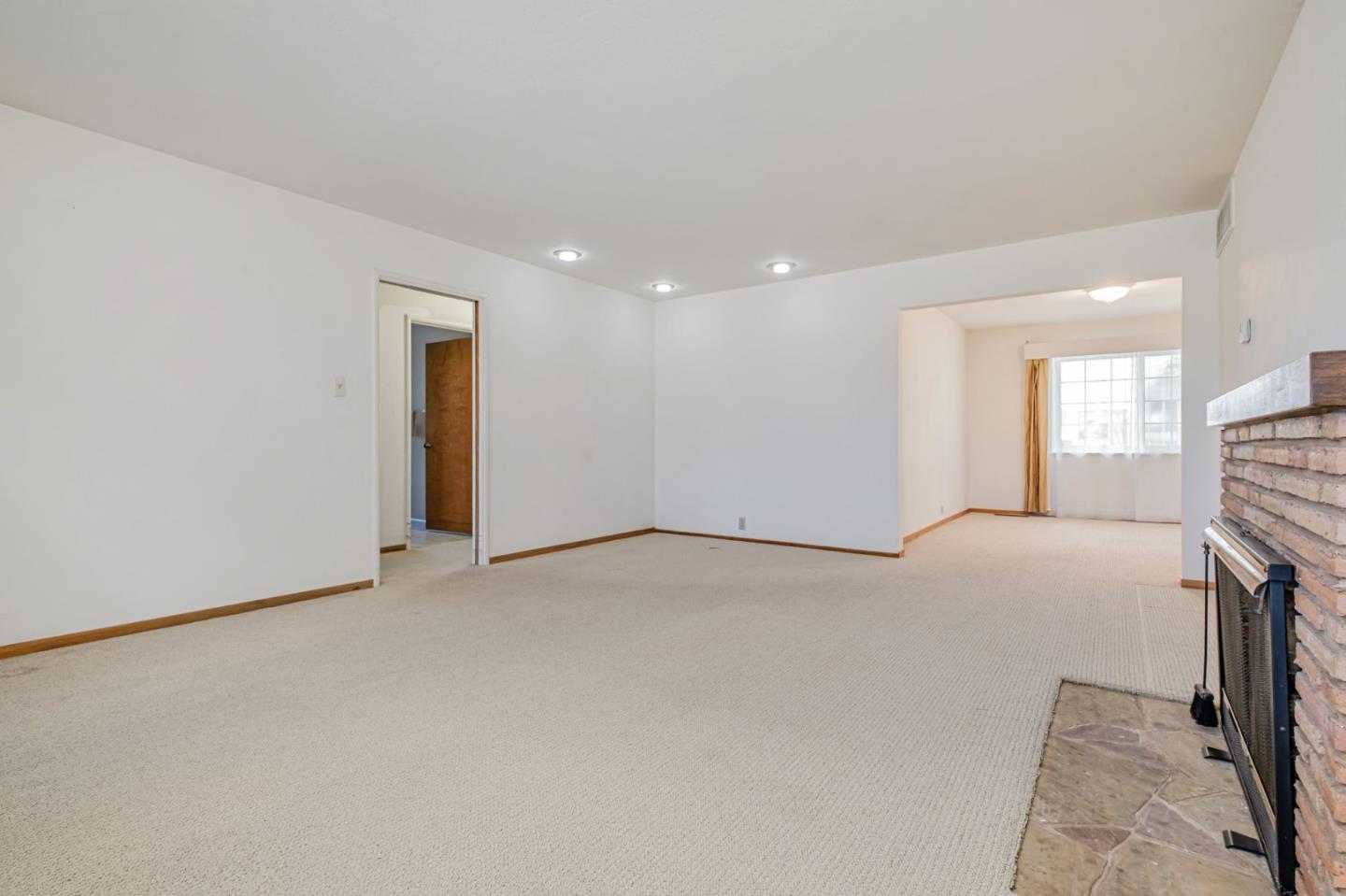 Watsonville, California, 95076, United States, 3 Bedrooms Bedrooms, ,2 BathroomsBathrooms,Residential,For Sale,1885327