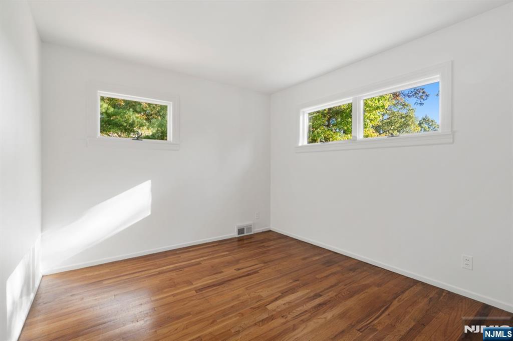 Midland Park, New Jersey, 07432, United States, 3 Bedrooms Bedrooms, ,2 BathroomsBathrooms,Residential,For Sale,1989526