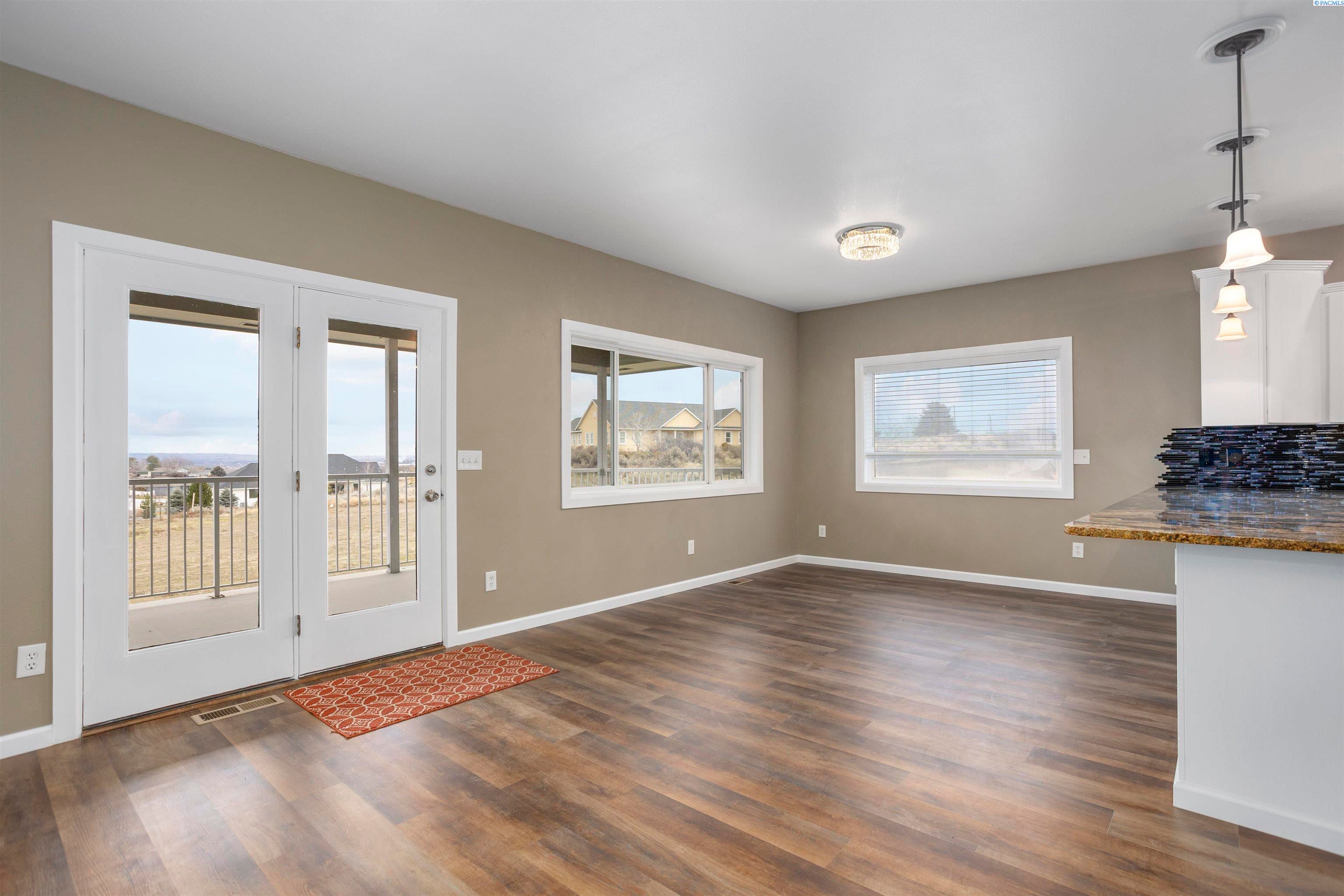 West Richland, Washington, 99353, United States, 5 Bedrooms Bedrooms, ,3 BathroomsBathrooms,Residential,For Sale,1923424