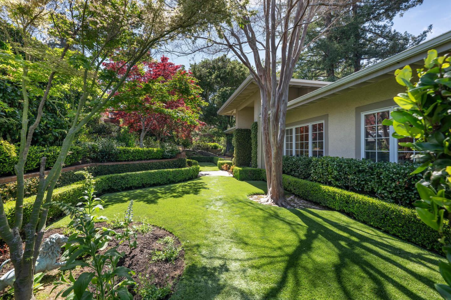 Hillsborough, California, 94010, United States, 4 Bedrooms Bedrooms, ,6 BathroomsBathrooms,Residential,For Sale,1941061
