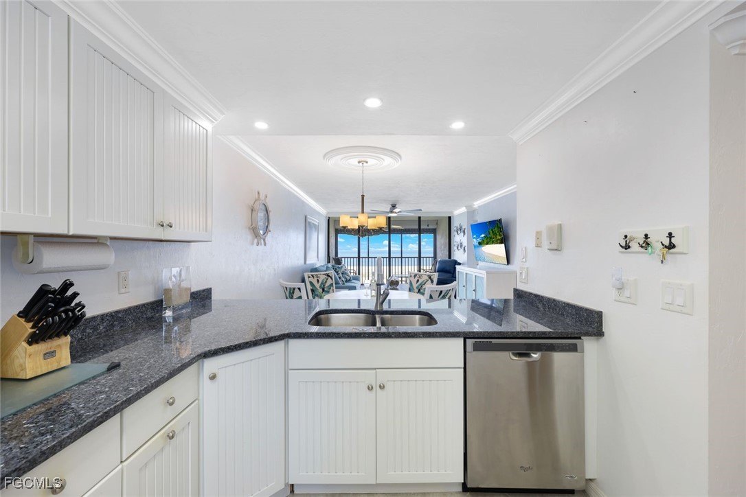 Fort Myers Beach, Florida, 33931, United States, 2 Bedrooms Bedrooms, ,2 BathroomsBathrooms,Residential,For Sale,1979938