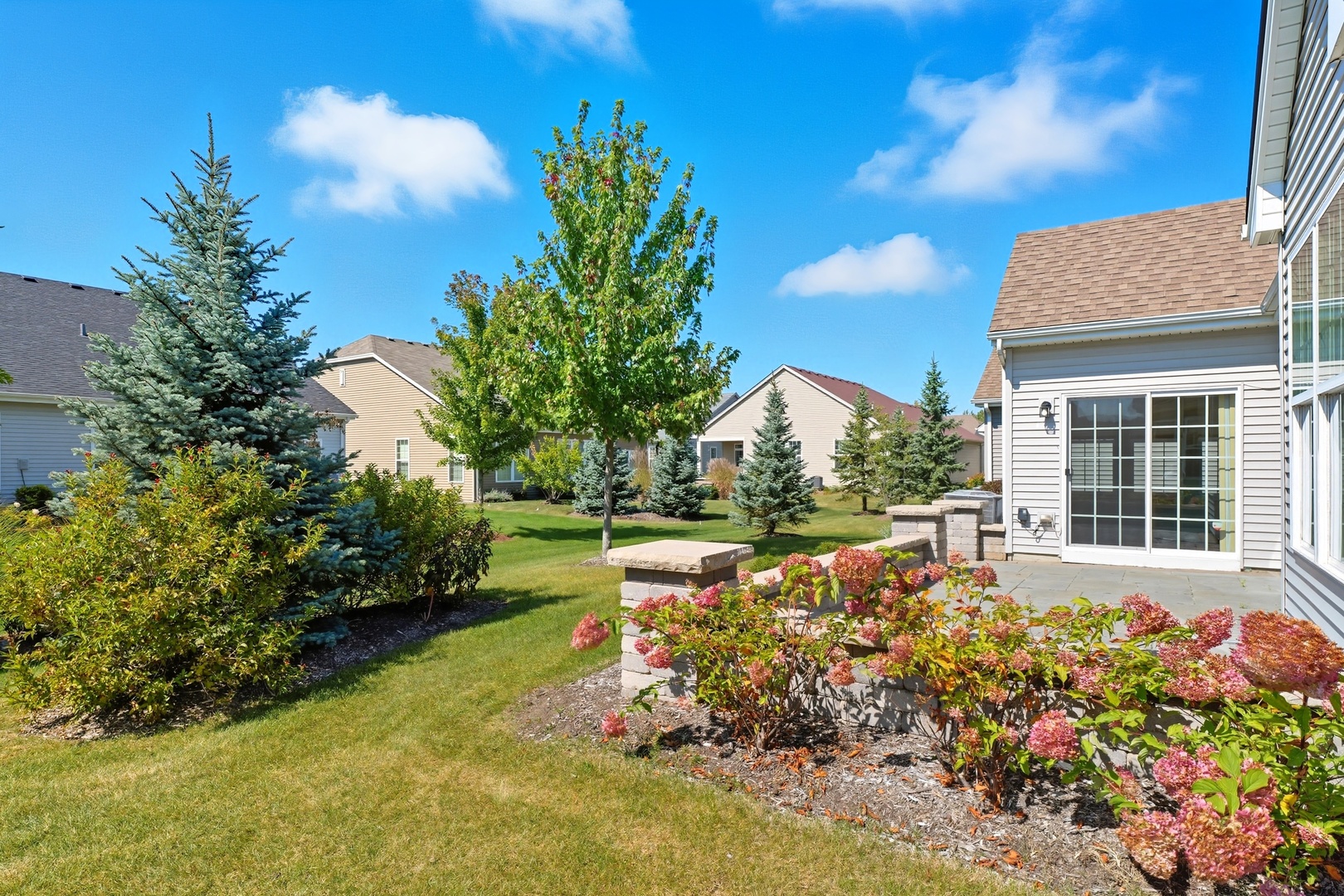 Naperville, Illinois, 60564, United States, 2 Bedrooms Bedrooms, ,2 BathroomsBathrooms,Residential,For Sale,1986332