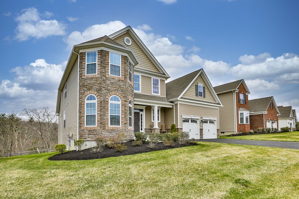 45 Pine Tree Drive, 45, Methuen, Massachusetts, 01844, United States, 4 Bedrooms Bedrooms, ,4 BathroomsBathrooms,Residential,For Sale,45 Pine Tree Drive , 45,1010520