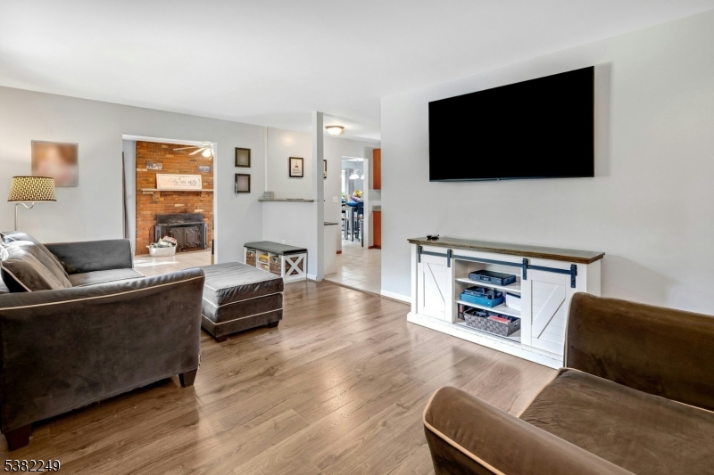 Rockaway Twp., New Jersey, 07866, United States, 3 Bedrooms Bedrooms, ,1 BathroomBathrooms,Residential,For Sale,1940622