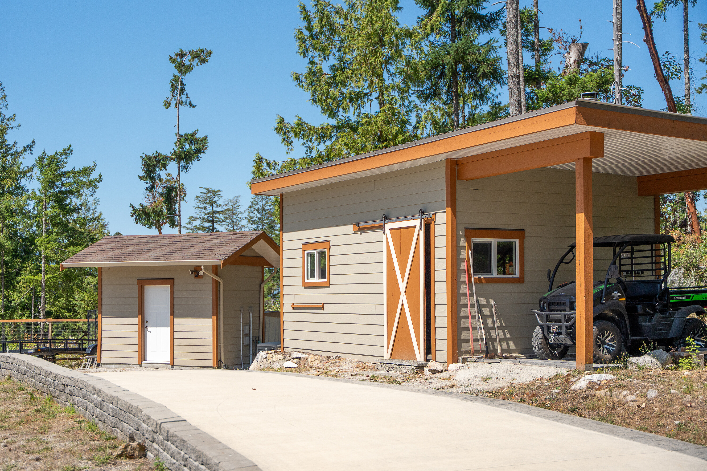  Custom Built Home on Acreage - 物件實景