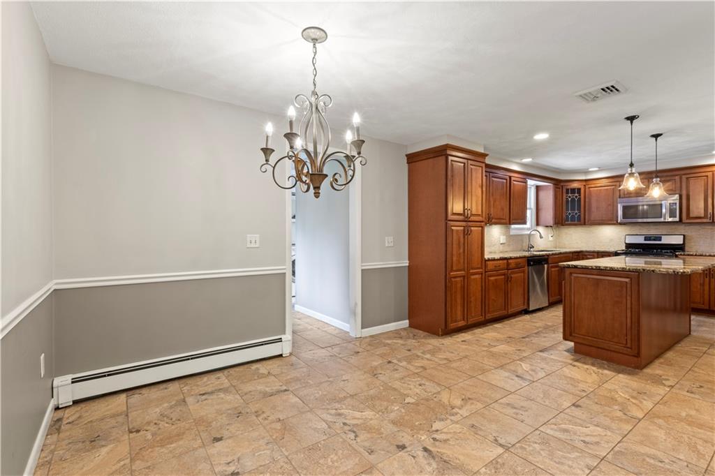 North Smithfield, Rhode Island, 02896, United States, 3 Bedrooms Bedrooms, ,3 BathroomsBathrooms,Residential,For Sale,1870589