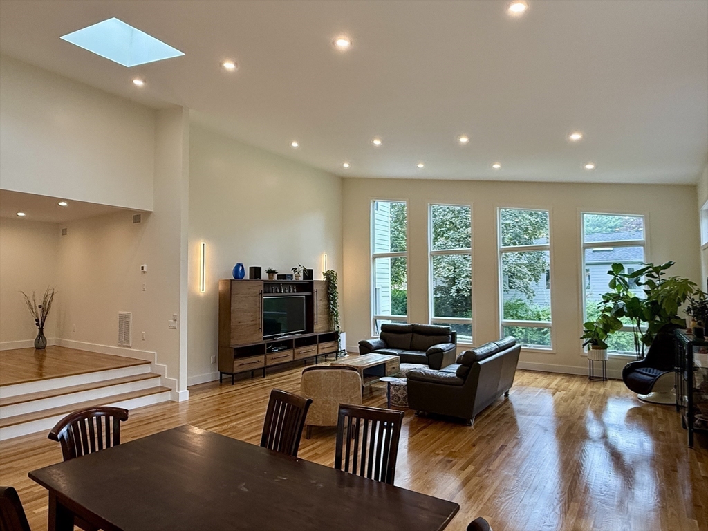 Lexington, Massachusetts, 02420, United States, 5 Bedrooms Bedrooms, ,6 BathroomsBathrooms,Residential,For Sale,1951005