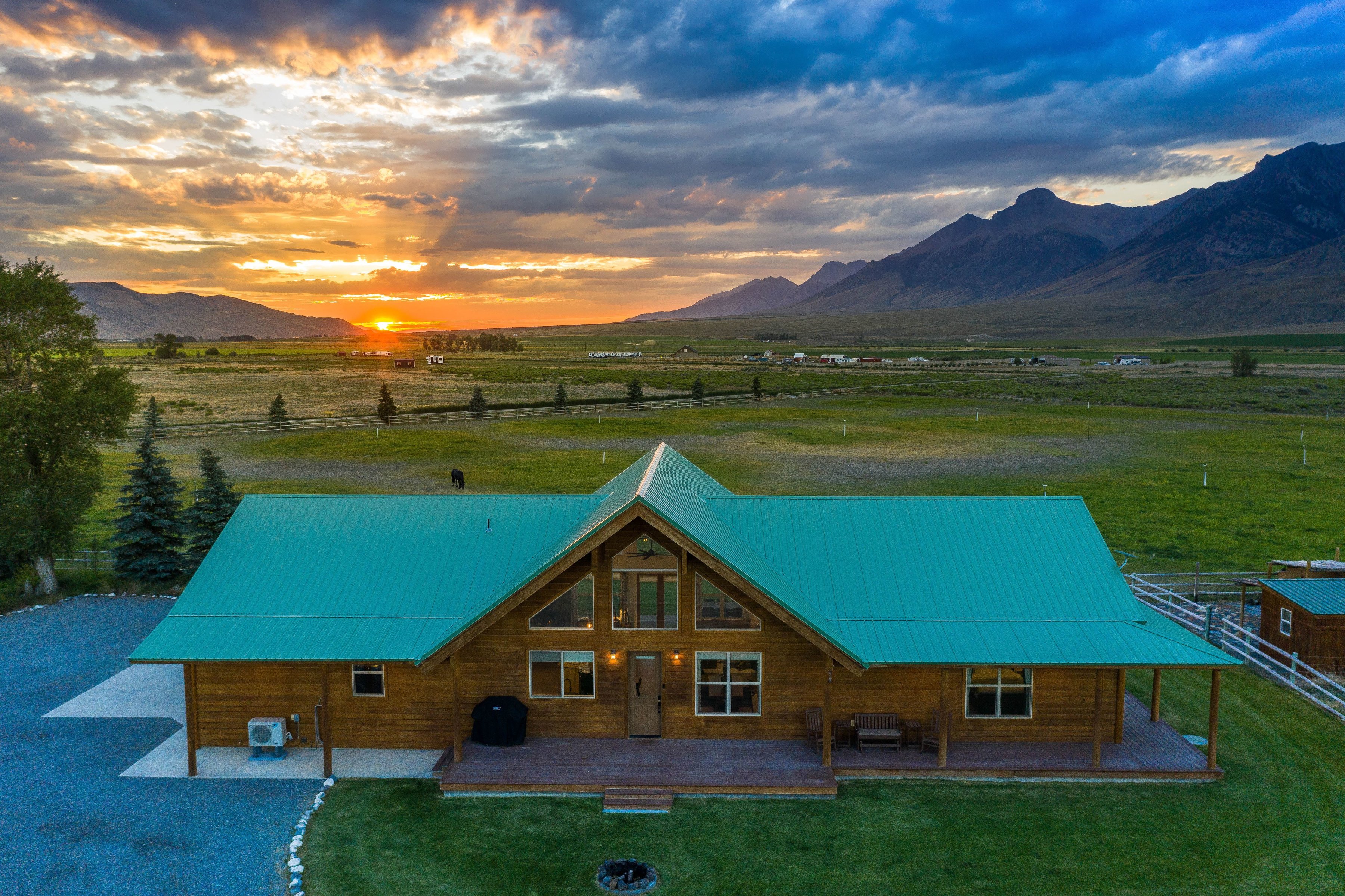  Equestrian Estate at the Base of Mt. Borah - 物件實景