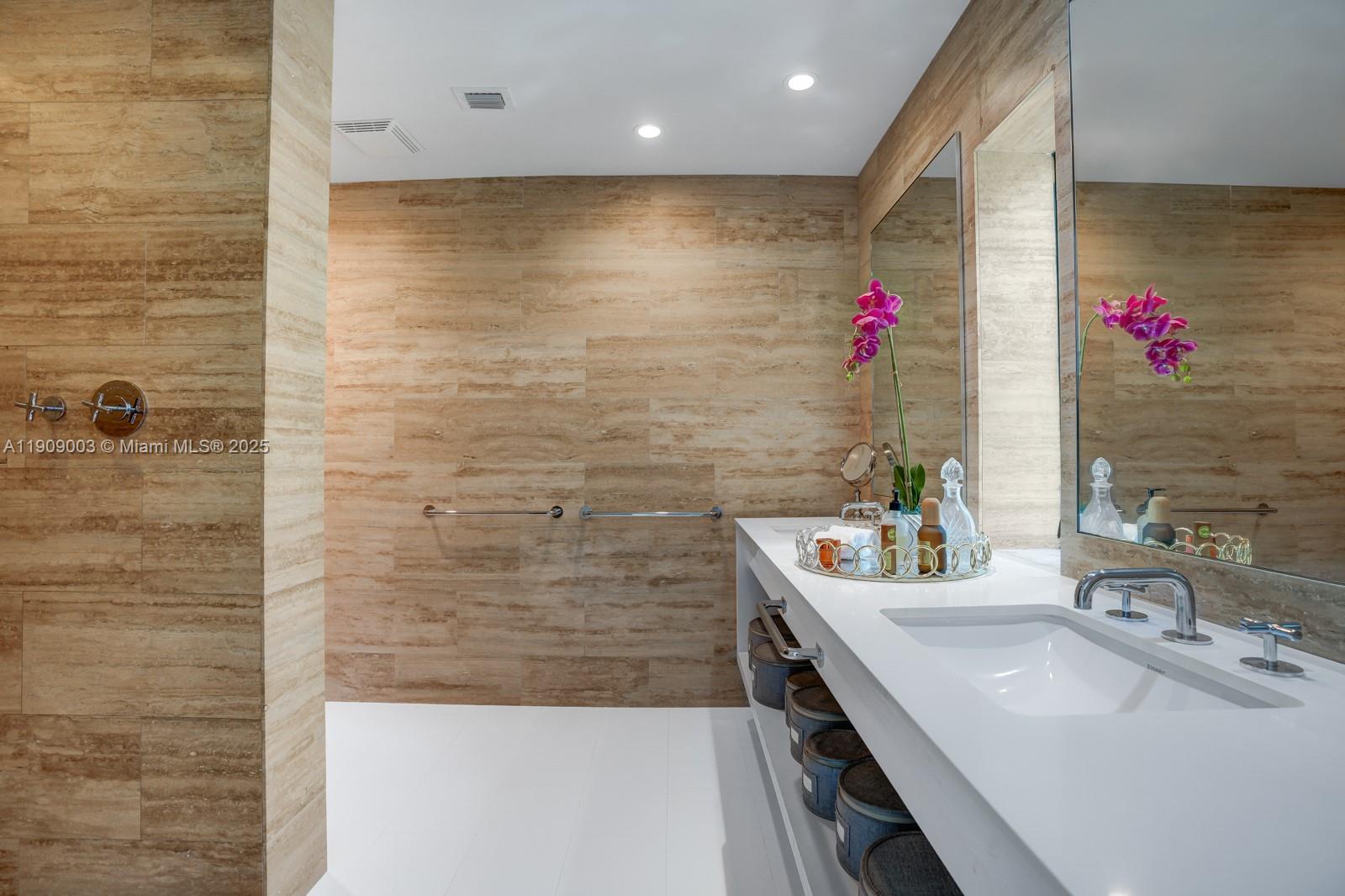 Miami, Florida, 33137, United States, 5 Bedrooms Bedrooms, ,5 BathroomsBathrooms,Residential,For Sale,1987585