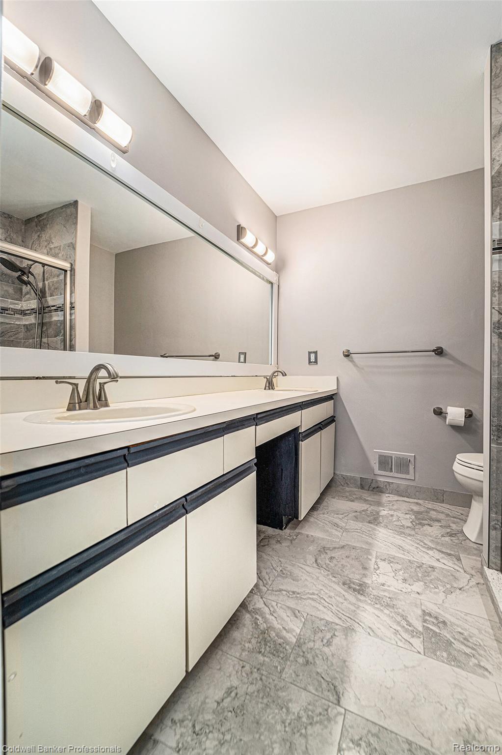 ShelbyTwp, Michigan, 48315, United States, 3 Bedrooms Bedrooms, ,4 BathroomsBathrooms,Residential,For Sale,1967840