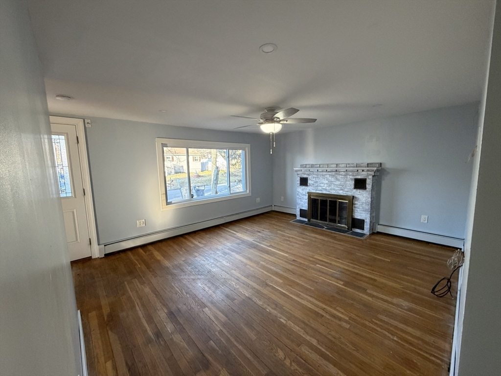 Methuen, Massachusetts, 01844, United States, 3 Bedrooms Bedrooms, ,2 BathroomsBathrooms,Residential,For Sale,2010745