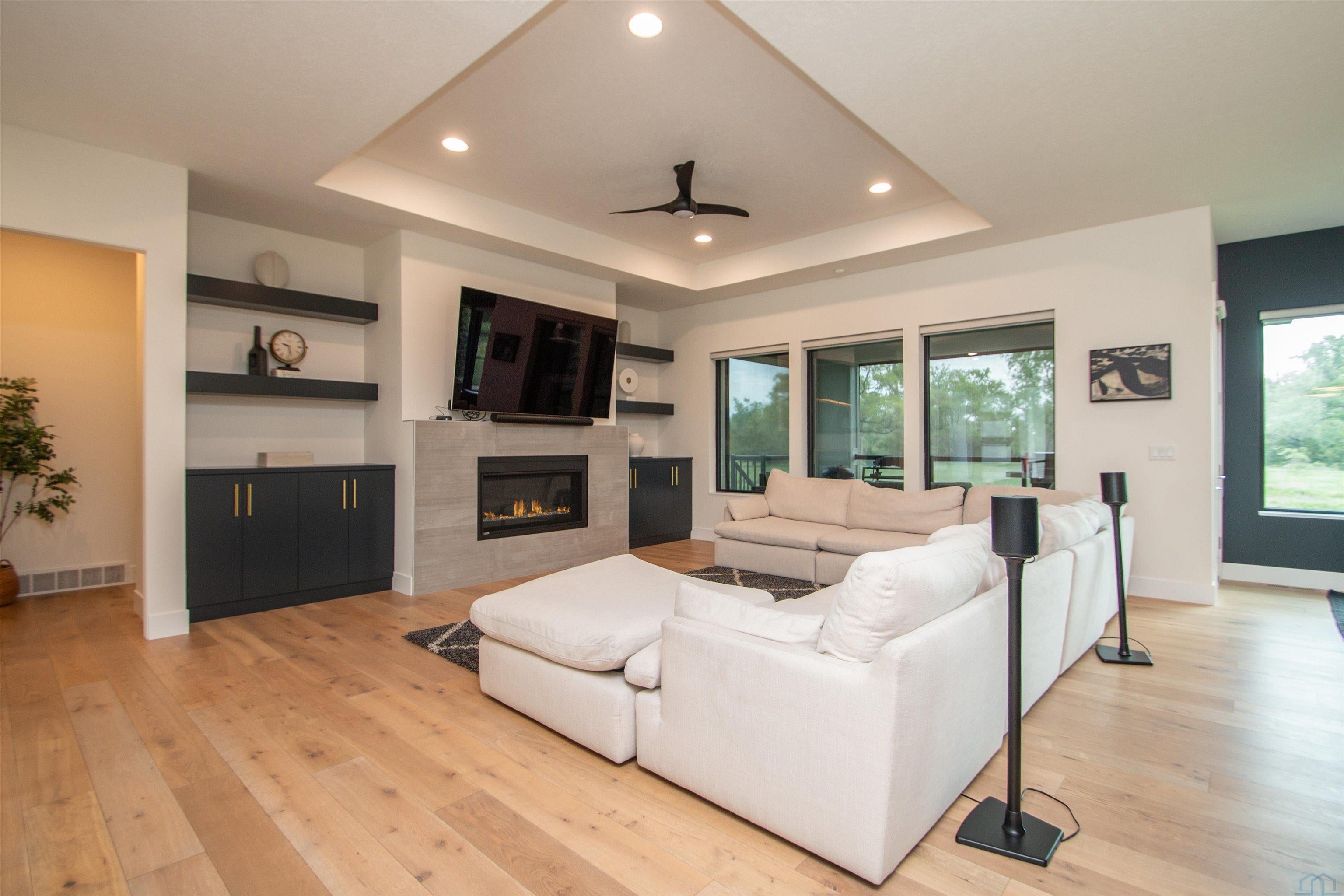 Jefferson, South Dakota, 57038, United States, 6 Bedrooms Bedrooms, ,3 BathroomsBathrooms,Residential,For Sale,1978978