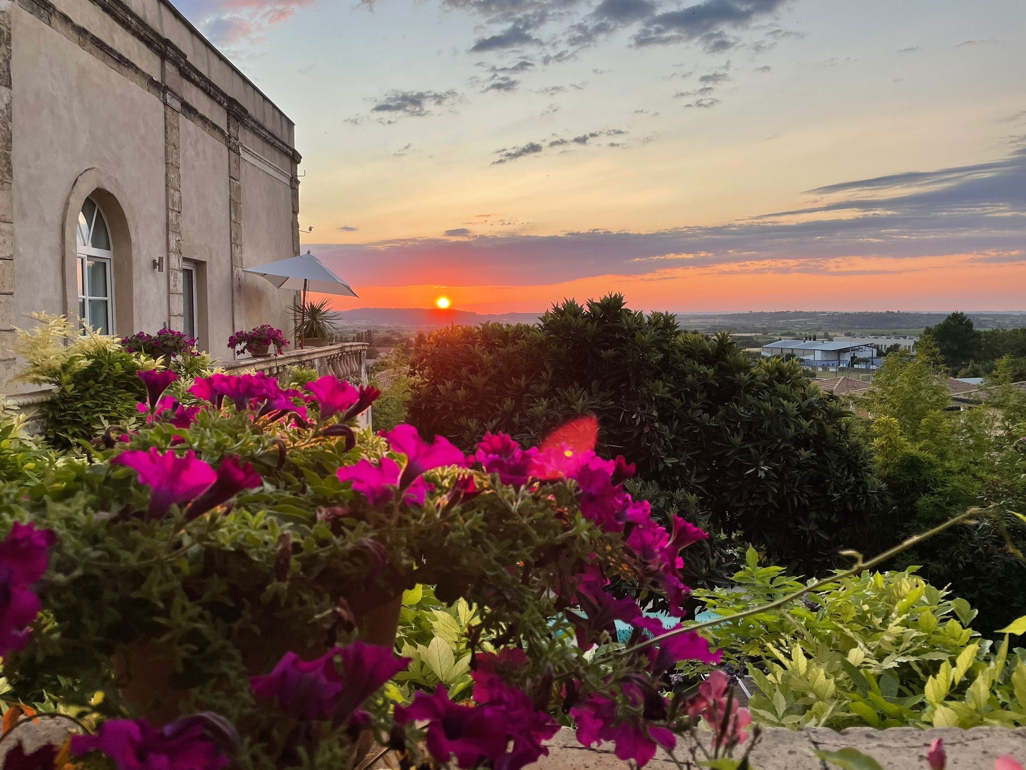  Elegant 18th-Century Maison de Maître  Thriving Boutique Hospitality Estate in… - 物件實景