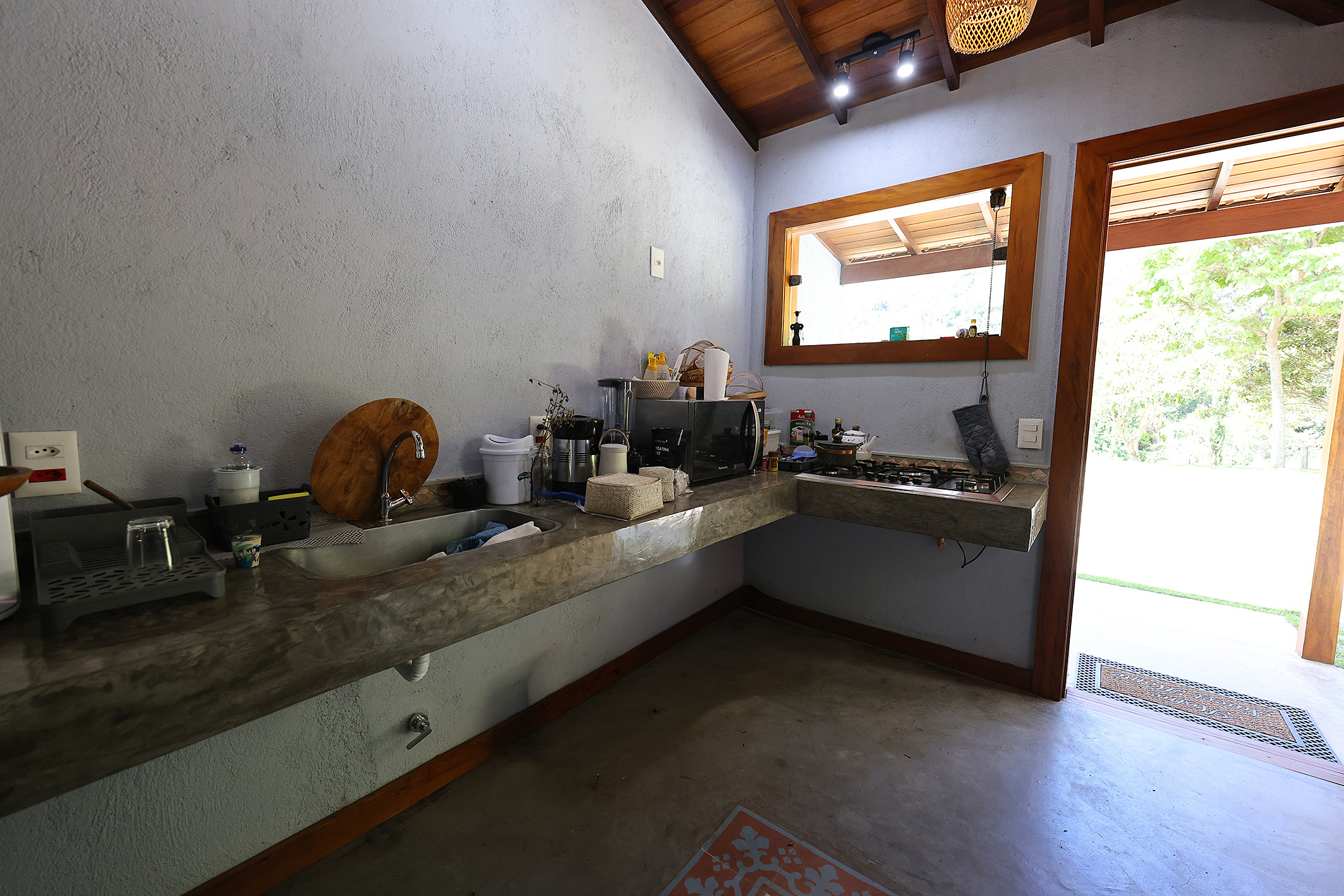  Private retreat surrounded by nature with two residences and mountain views - 物件實景