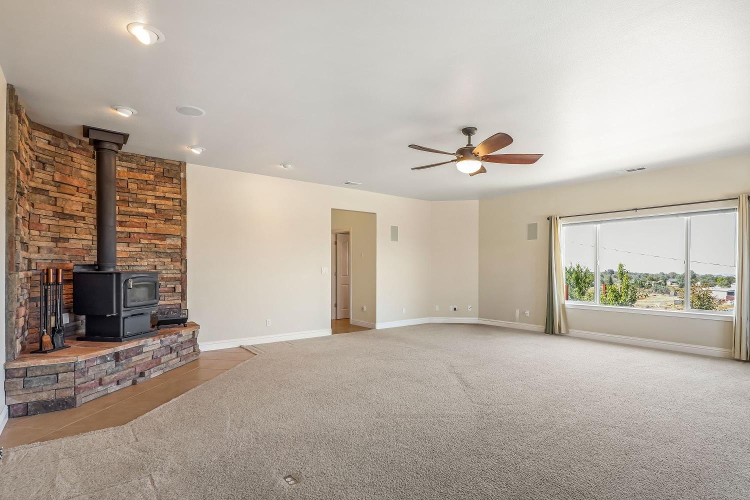 Valley Springs, California, 95252, United States, 3 Bedrooms Bedrooms, ,4 BathroomsBathrooms,Residential,For Sale,1981868