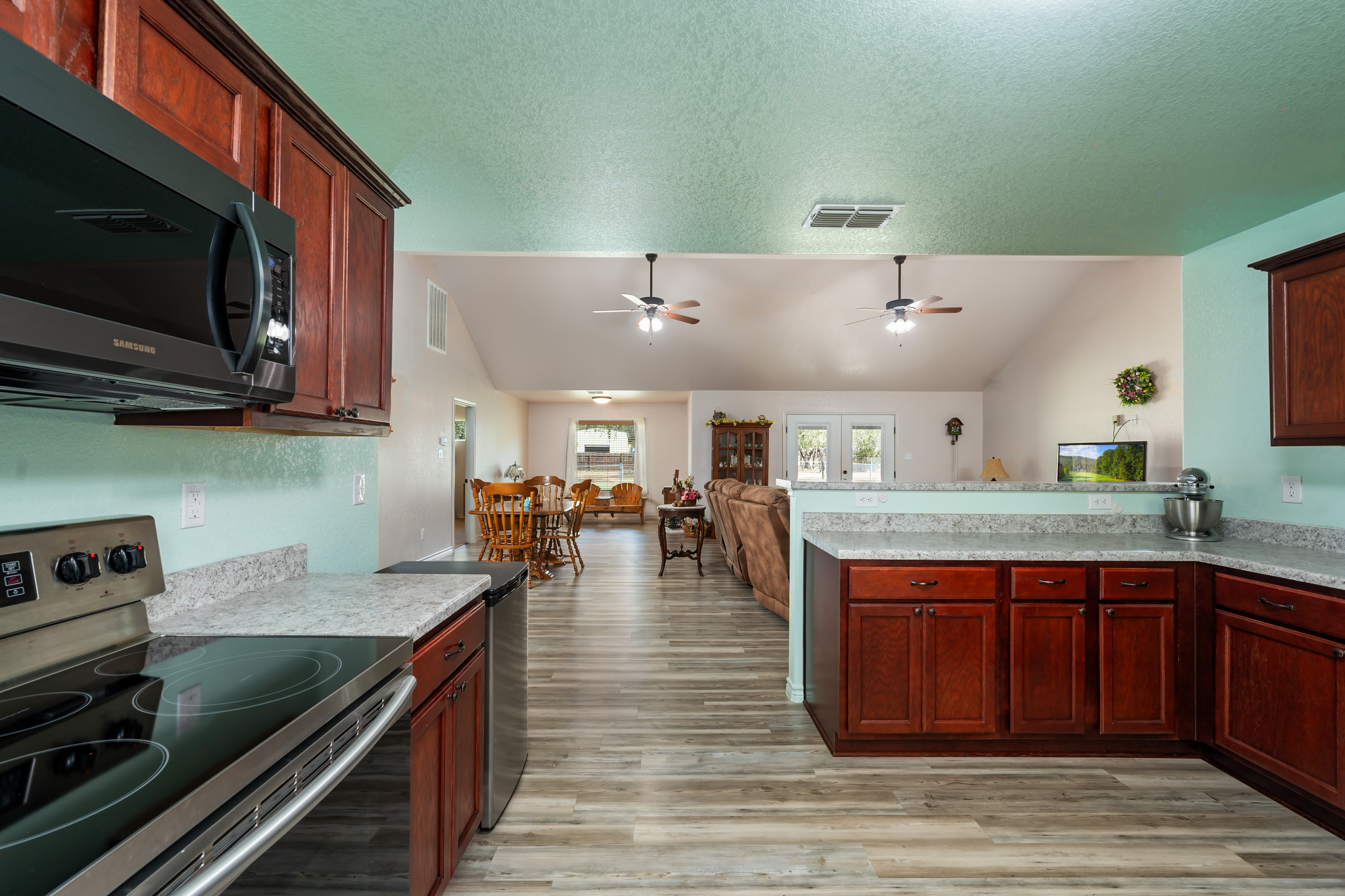  Spacious Poteet Home on 1.02 Acres - 物件實景