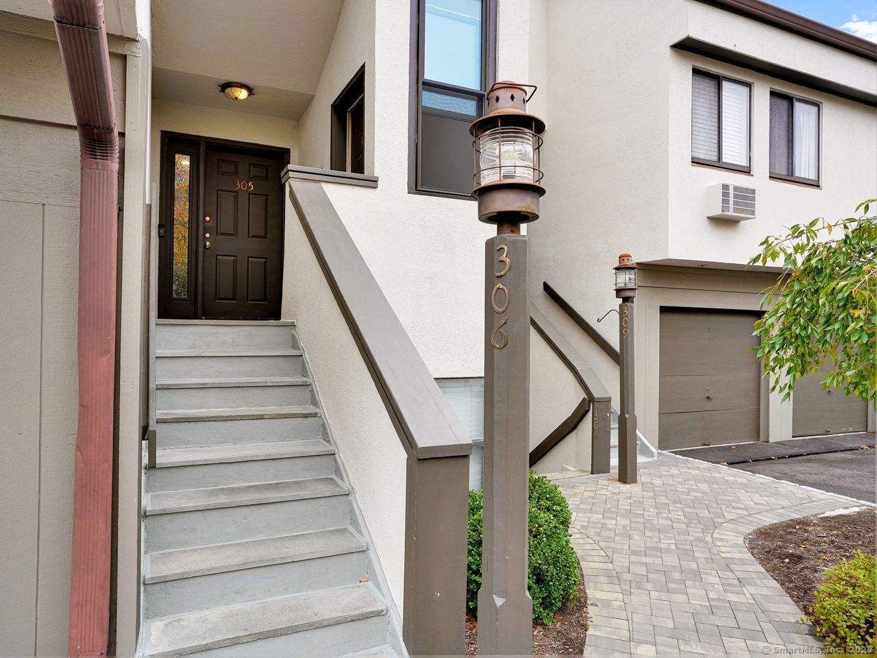 Stamford, Connecticut, 06830, United States, 3 Bedrooms Bedrooms, ,3 BathroomsBathrooms,Residential,For Sale,1987686