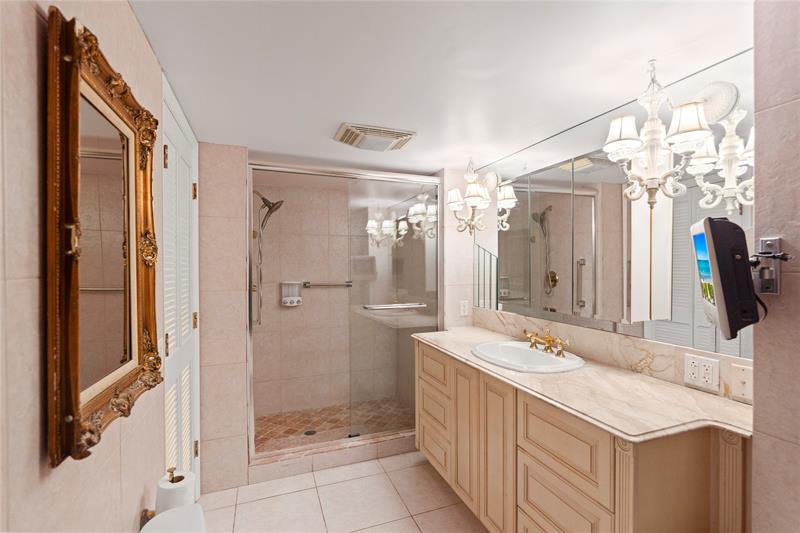Lauderdale By The Sea, Florida, 33308, United States, 2 Bedrooms Bedrooms, ,2 BathroomsBathrooms,Residential,For Sale,1898422