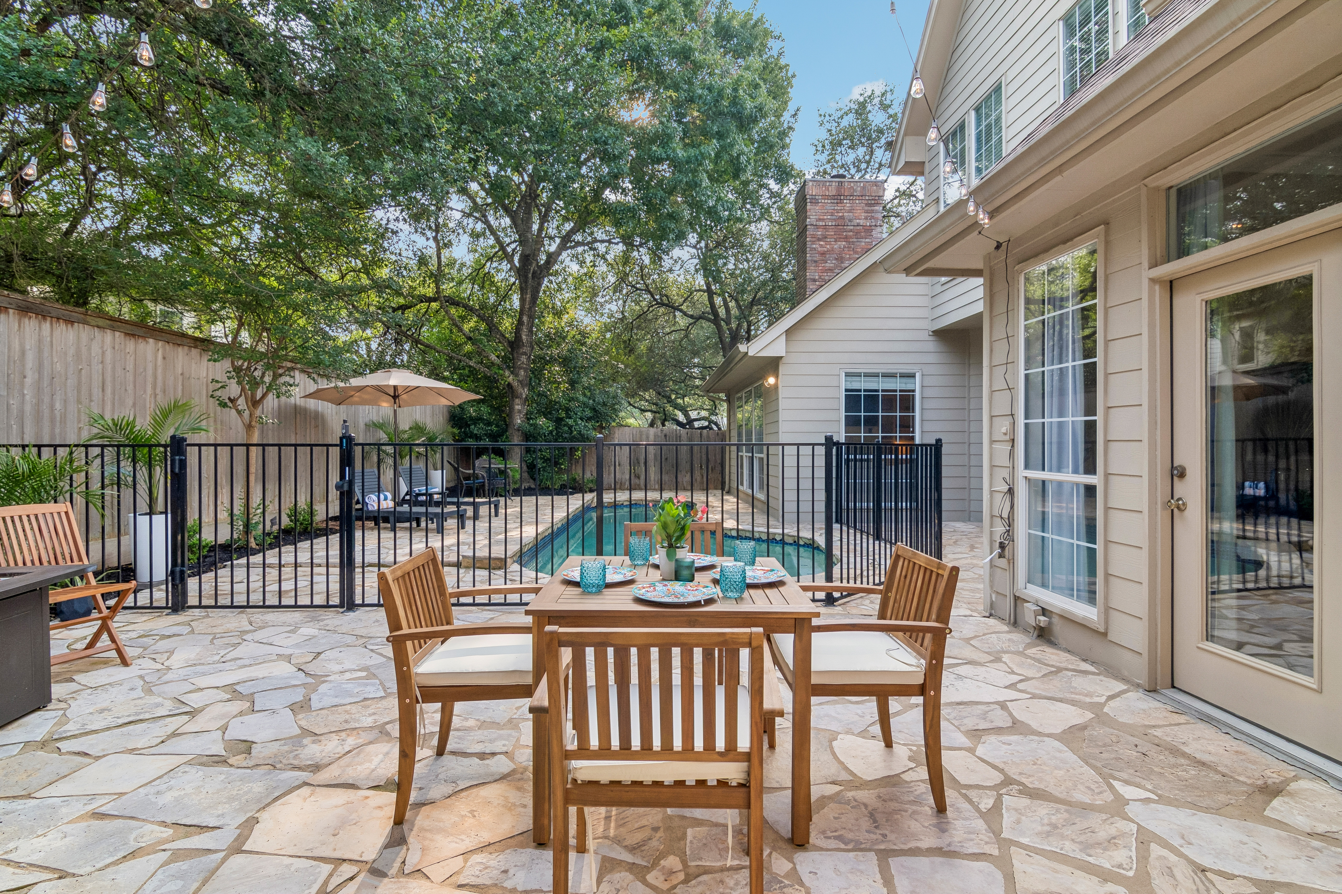  Elegant Deerfield Retreat with Resort-Style Backyard - 物件實景
