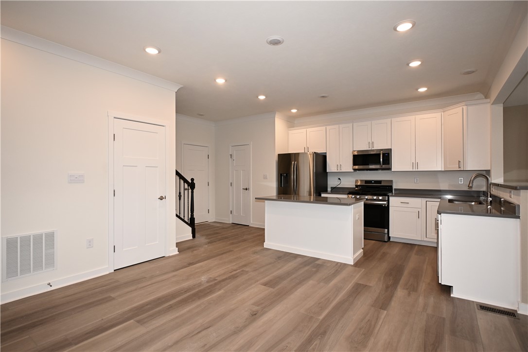 Oakdale, Pennsylvania, 15071, United States, 4 Bedrooms Bedrooms, ,4 BathroomsBathrooms,Residential,For Sale,2000076