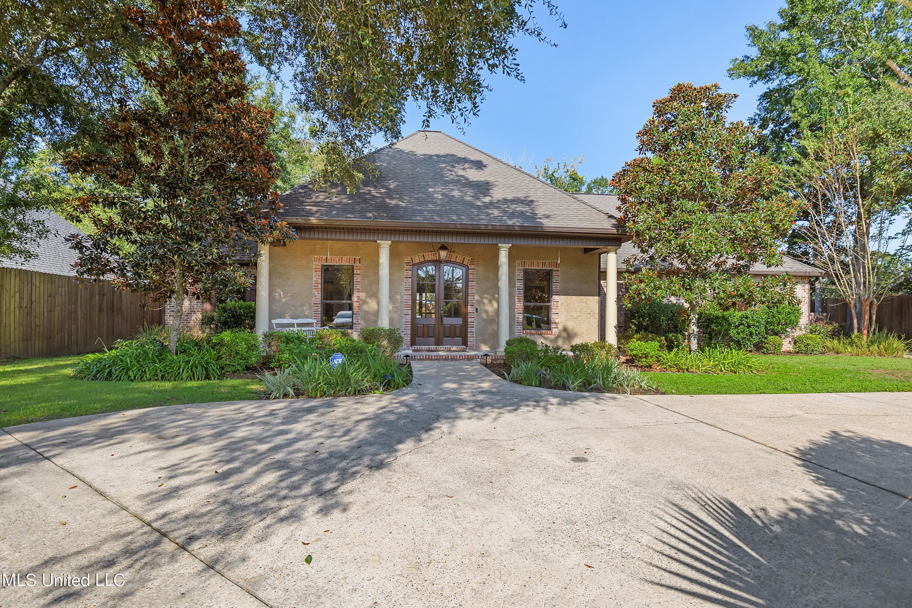 Ocean Springs, Mississippi, 39564, United States, 4 Bedrooms Bedrooms, ,3 BathroomsBathrooms,Residential,For Sale,1978241