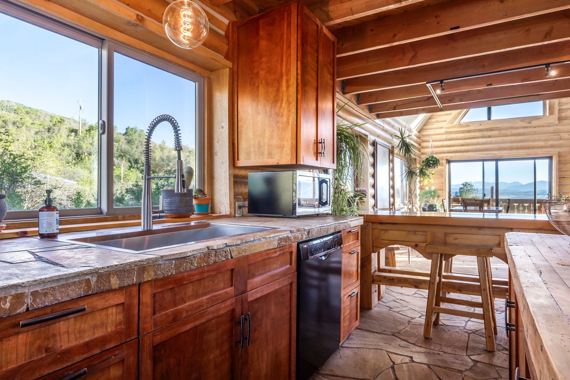  Coming soon Handcrafted Mountain Property on 5 Acres with Views - 物件實景
