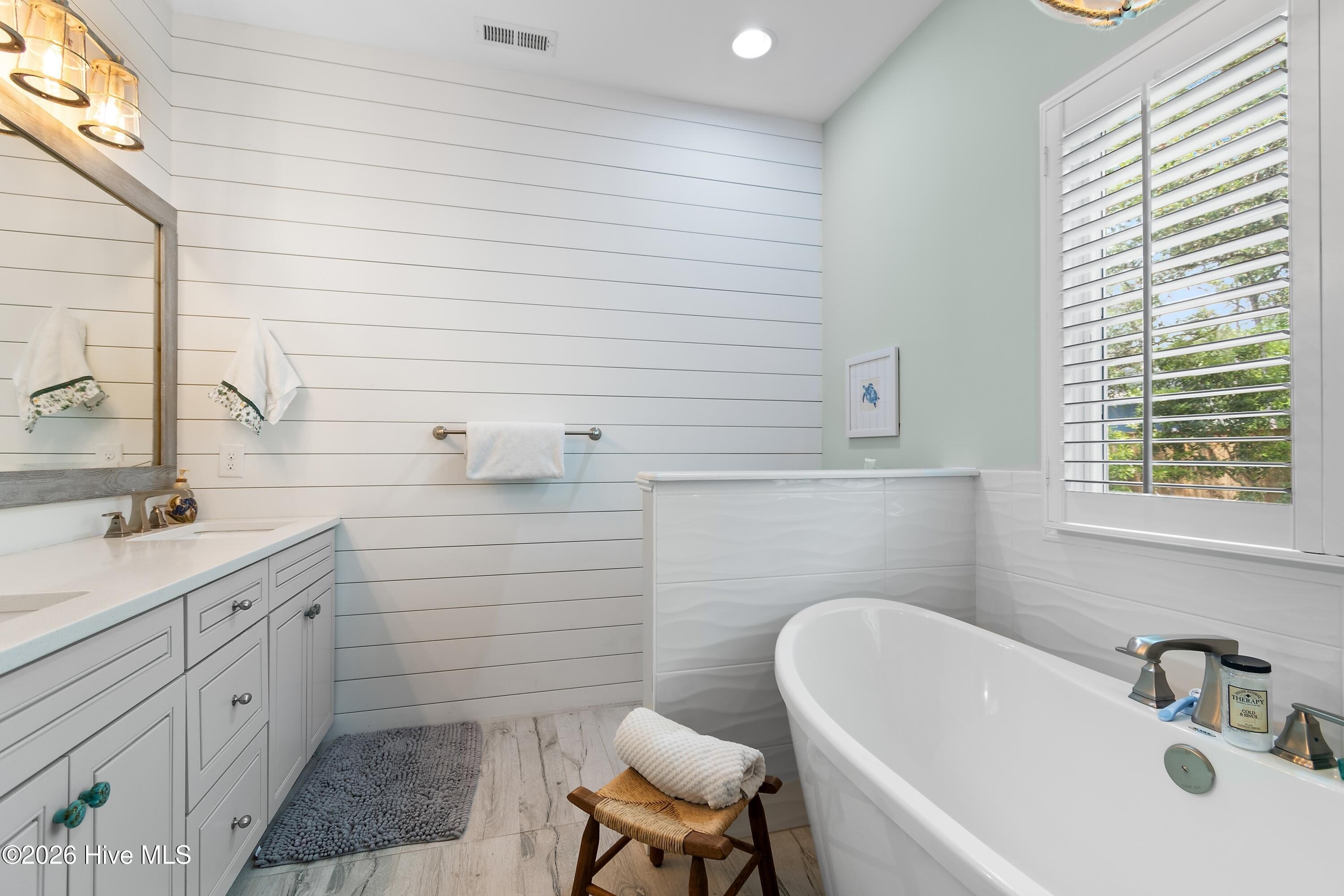 Southport, North Carolina, 28461, United States, 3 Bedrooms Bedrooms, ,2 BathroomsBathrooms,Residential,For Sale,2048471