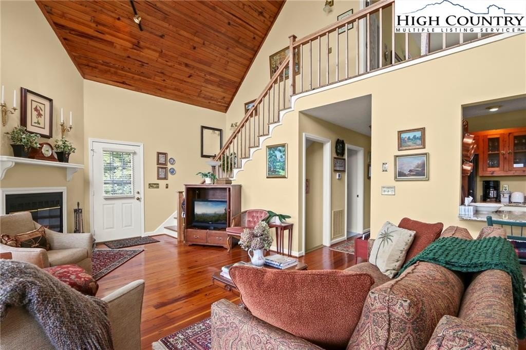 Boone, North Carolina, 28607, United States, 3 Bedrooms Bedrooms, ,3 BathroomsBathrooms,Residential,For Sale,1941298