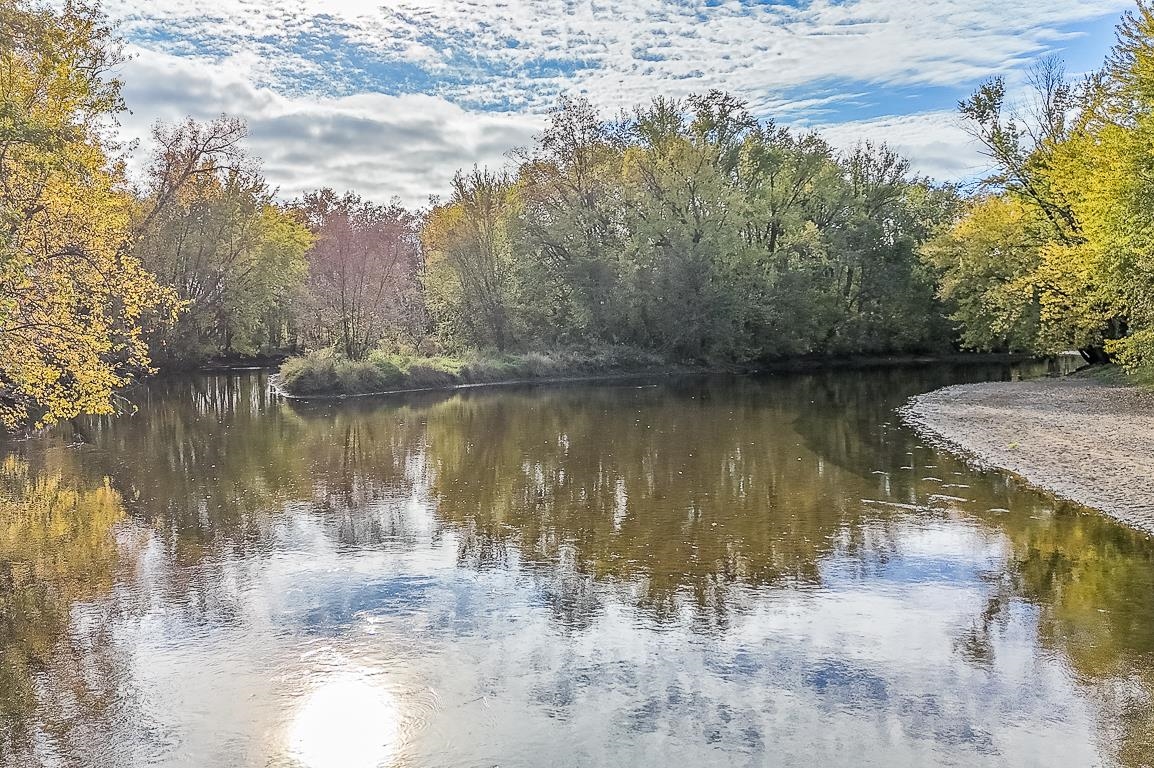 New London, Wisconsin, 54961-8021, United States, 4 Bedrooms Bedrooms, ,2 BathroomsBathrooms,Residential,For Sale,1984435