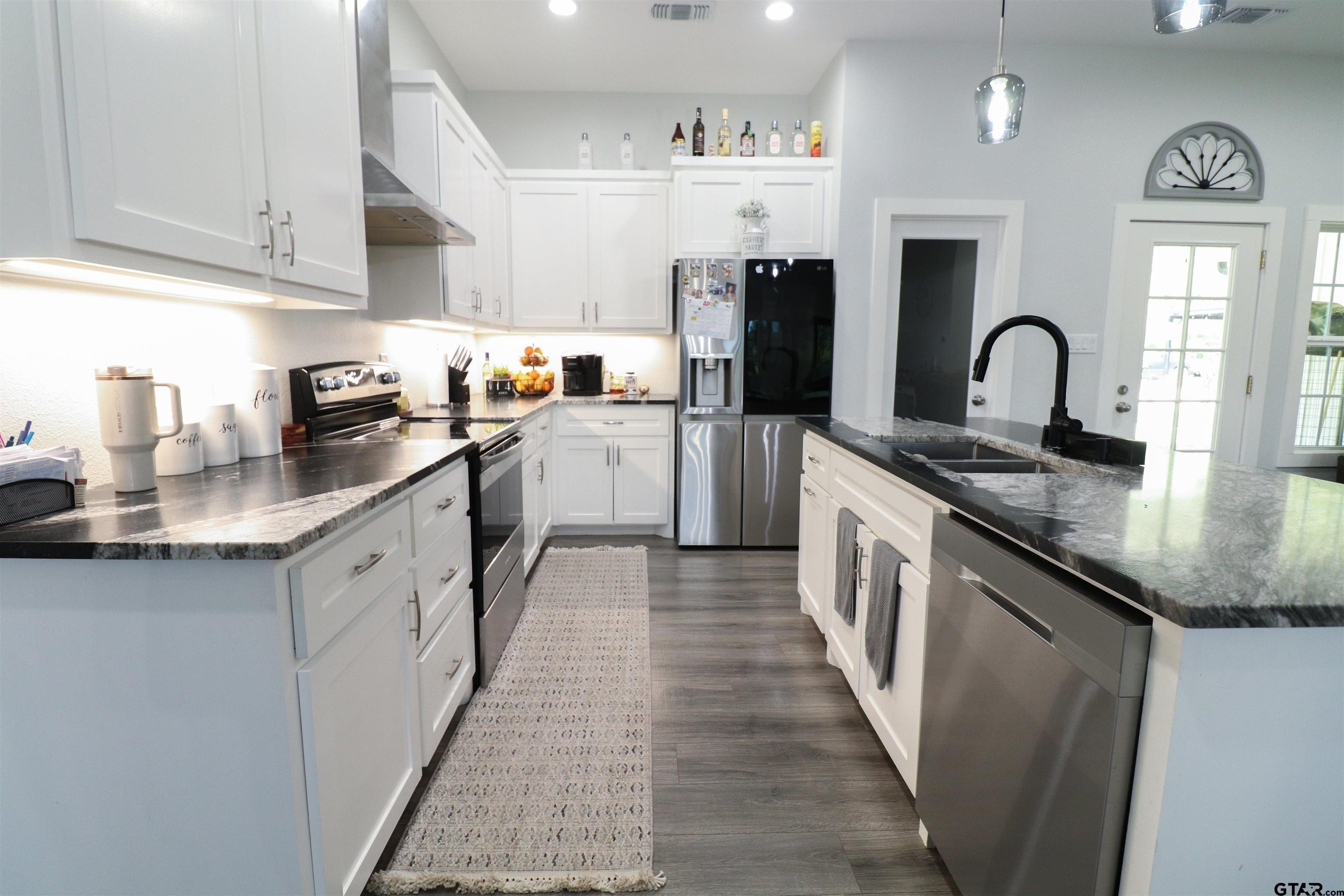 Pittsburg, Texas, 75686, United States, 4 Bedrooms Bedrooms, ,3 BathroomsBathrooms,Residential,For Sale,1943296