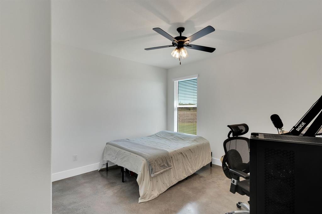 Waxahachie, Texas, 75167, United States, 4 Bedrooms Bedrooms, ,2 BathroomsBathrooms,Residential,For Sale,1975202