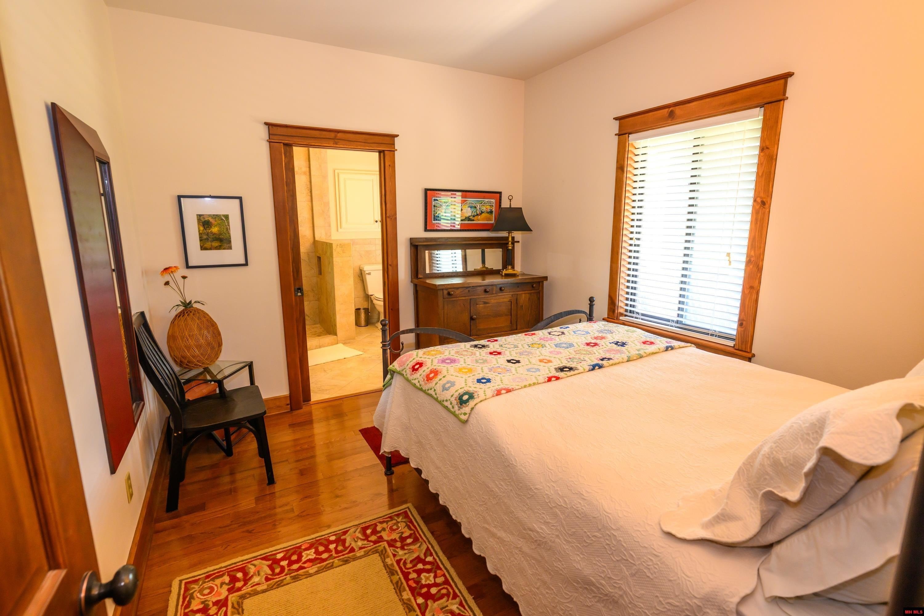Norfork, Arkansas, 72658, United States, 3 Bedrooms Bedrooms, ,3 BathroomsBathrooms,Residential,For Sale,1921942