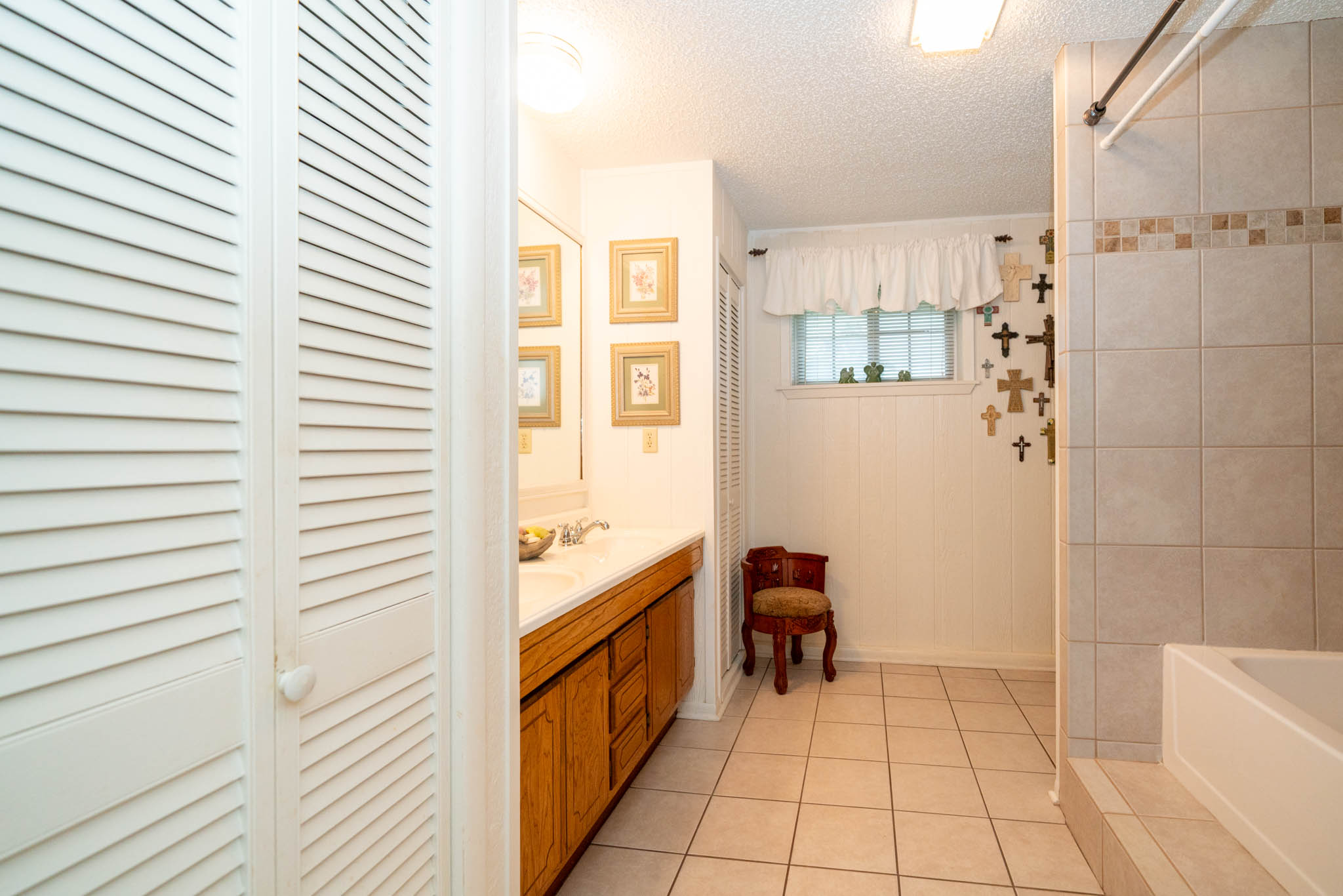 Jacksonville, Texas, 75766, United States, 4 Bedrooms Bedrooms, ,2 BathroomsBathrooms,Residential,For Sale,1974888