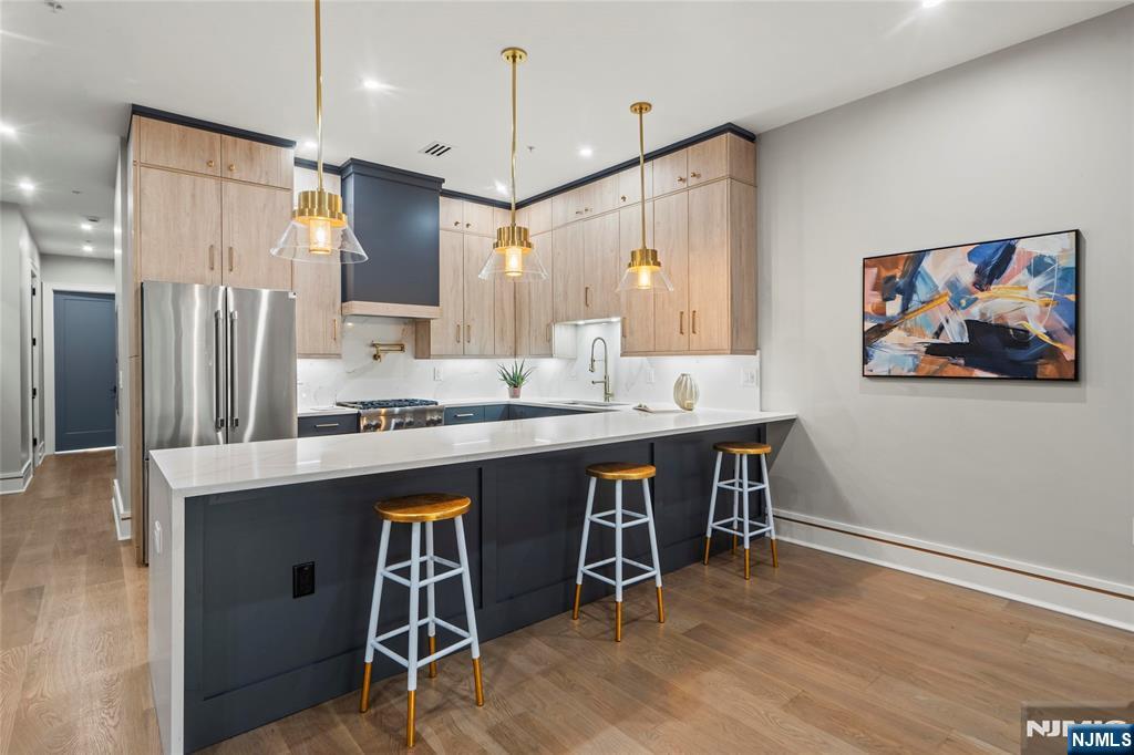 Jersey City, New Jersey, 07307, United States, 3 Bedrooms Bedrooms, ,2 BathroomsBathrooms,Residential,For Sale,1947058