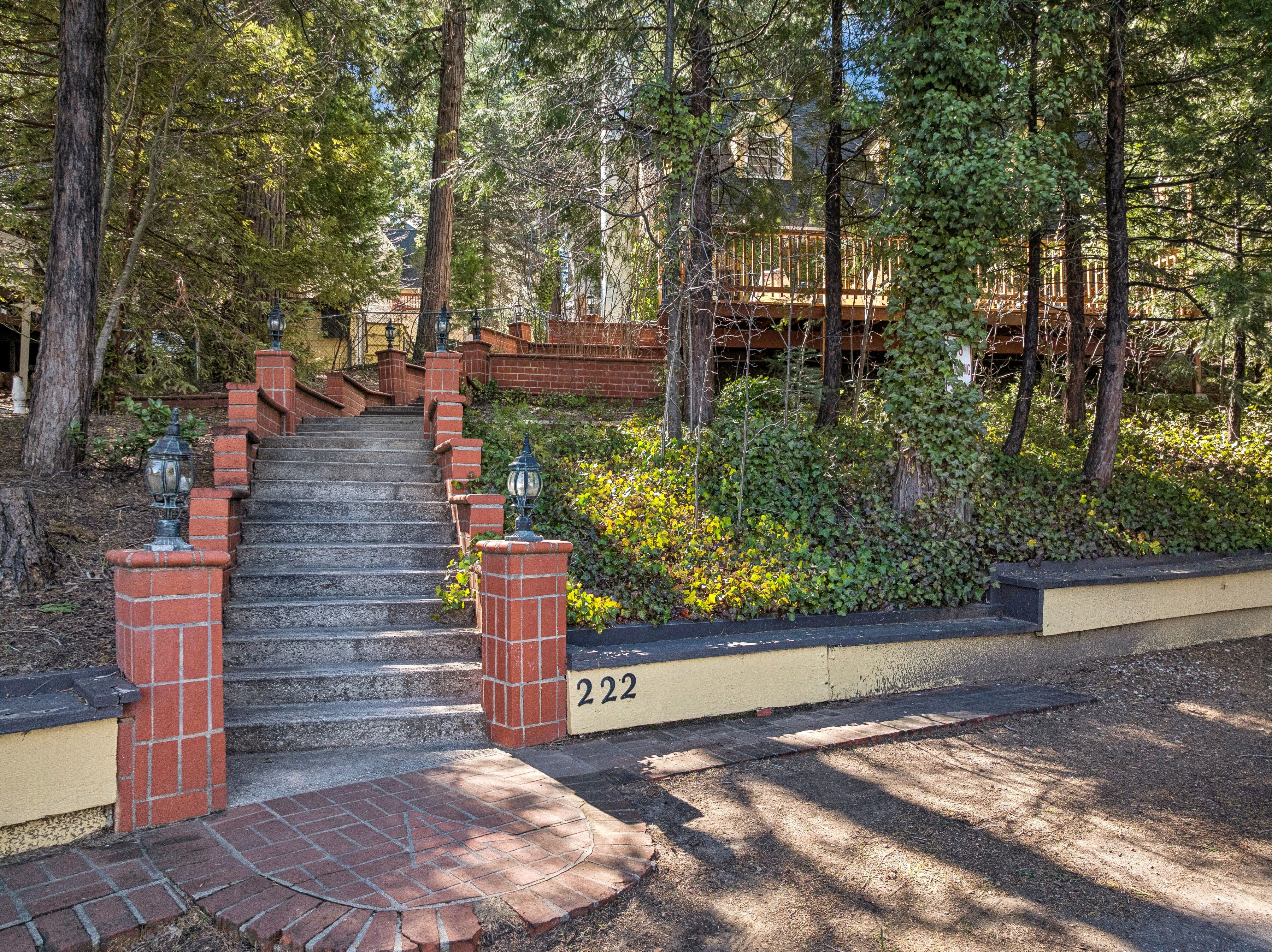  222 Holiday Drive, Lake Arrowhead, CA 92352 - 物件實景