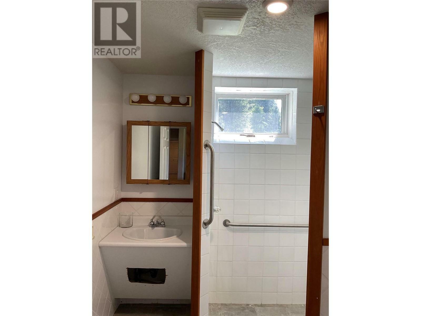 BURTON, British Columbia, V0G 1E0, CA, 4 Bedrooms Bedrooms, ,3 BathroomsBathrooms,Residential,For Sale,1836821