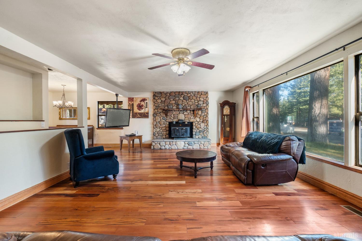 South Lake Tahoe, California, 96150, United States, 3 Bedrooms Bedrooms, ,2 BathroomsBathrooms,Residential,For Sale,1998204