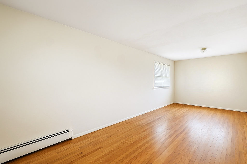 Floral Park, New York, 11001, United States, 3 Bedrooms Bedrooms, ,3 BathroomsBathrooms,Residential,For Sale,1928603