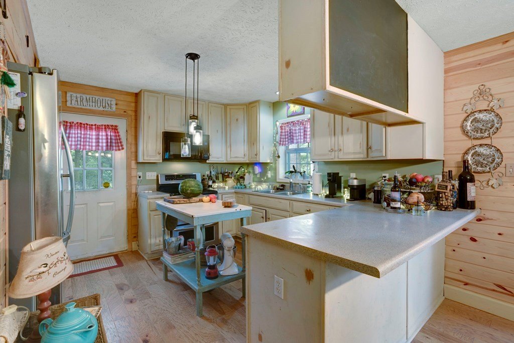 Blairsville, Georgia, 30512, United States, 3 Bedrooms Bedrooms, ,3 BathroomsBathrooms,Residential,For Sale,1889630