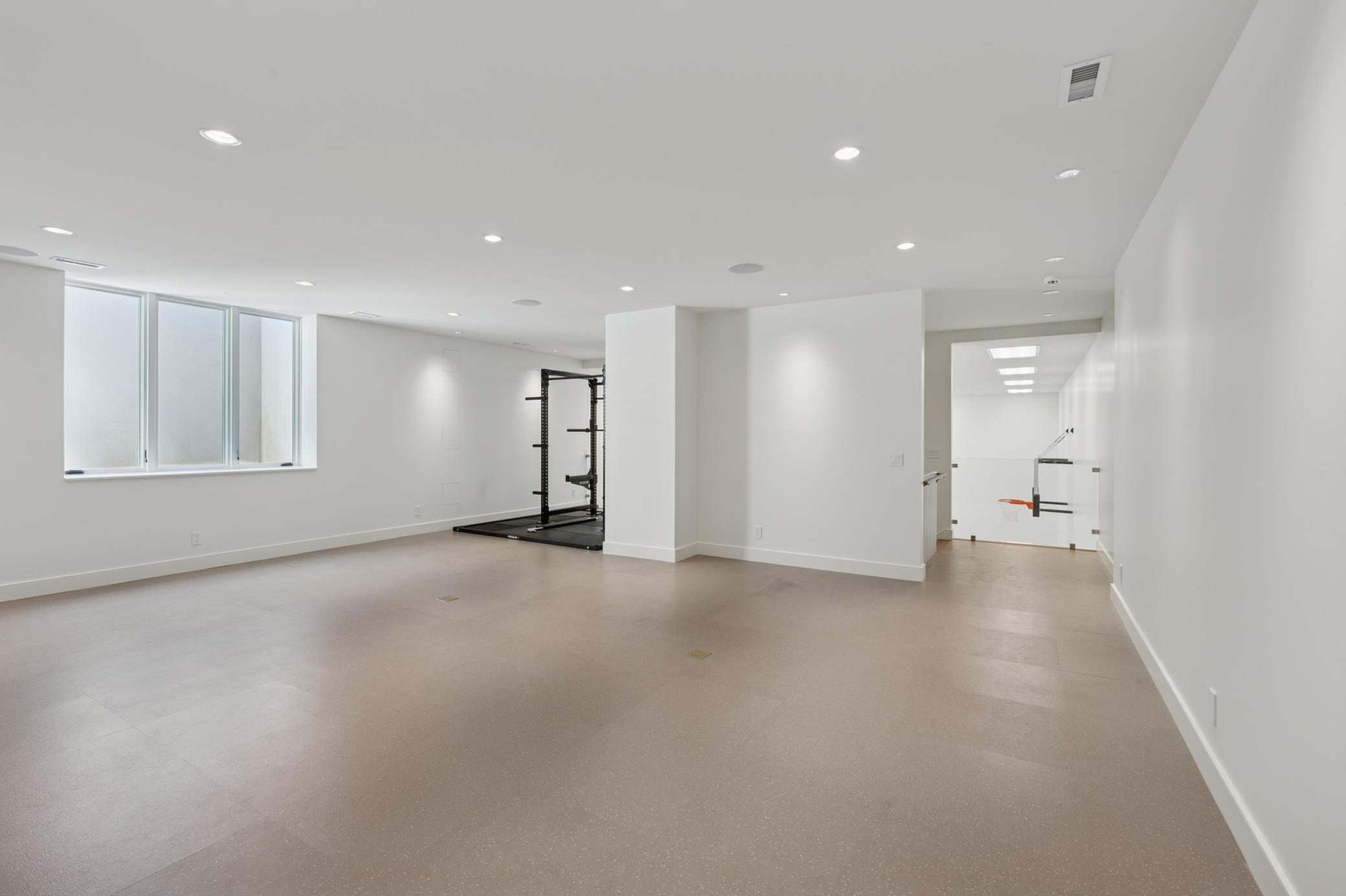 Minneapolis, Minnesota, 55405, United States, 5 Bedrooms Bedrooms, ,1 BathroomBathrooms,Residential,For Sale,1897759