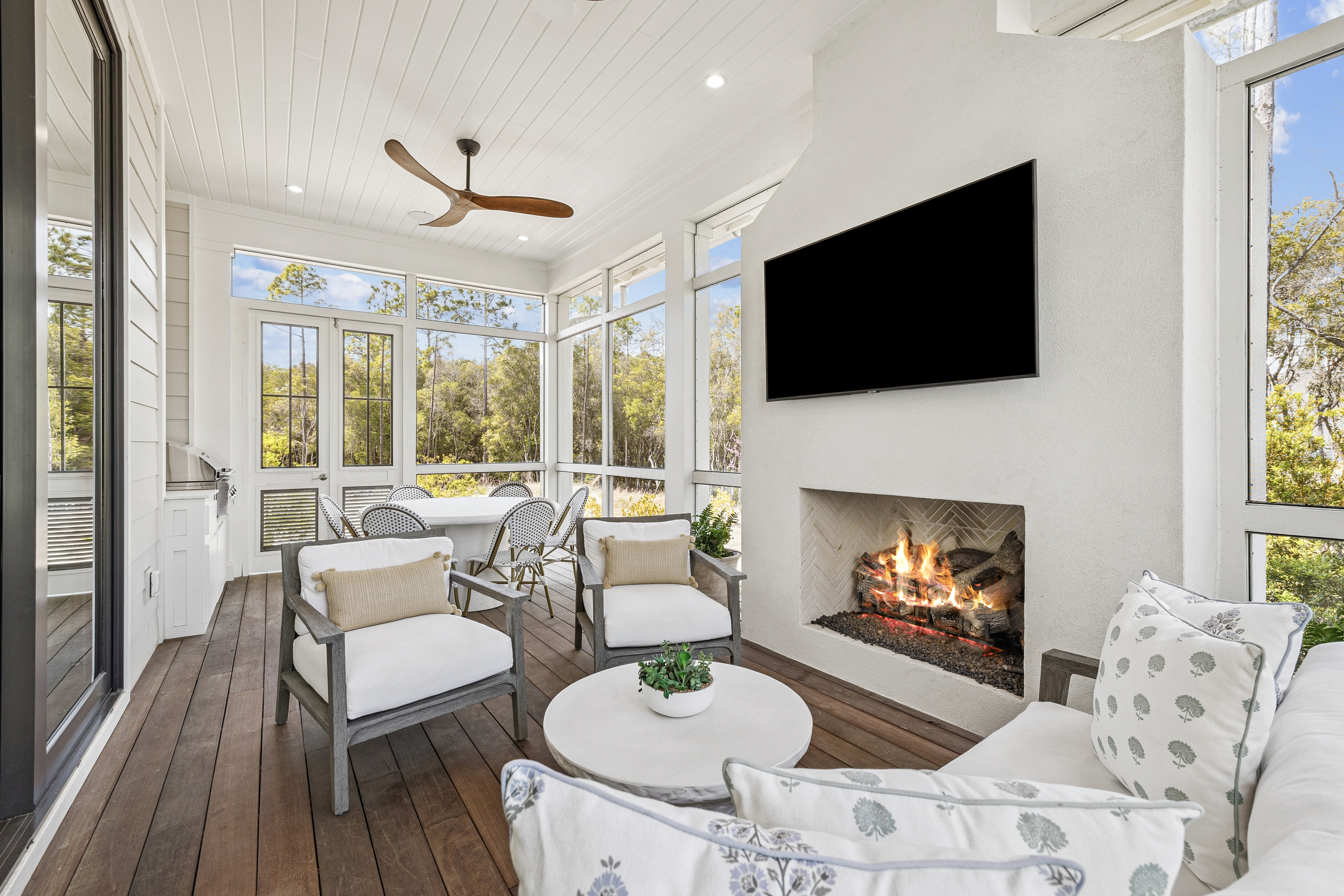  Refined Coastal Residence With Designer Interiors And Exceptional Craftsmanship - 物件實景