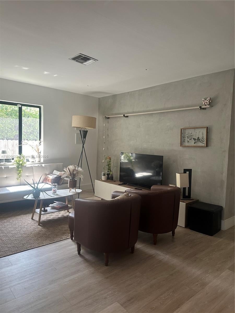 North Miami, Florida, 33168, United States, 3 Bedrooms Bedrooms, ,2 BathroomsBathrooms,Residential,For Sale,1974834