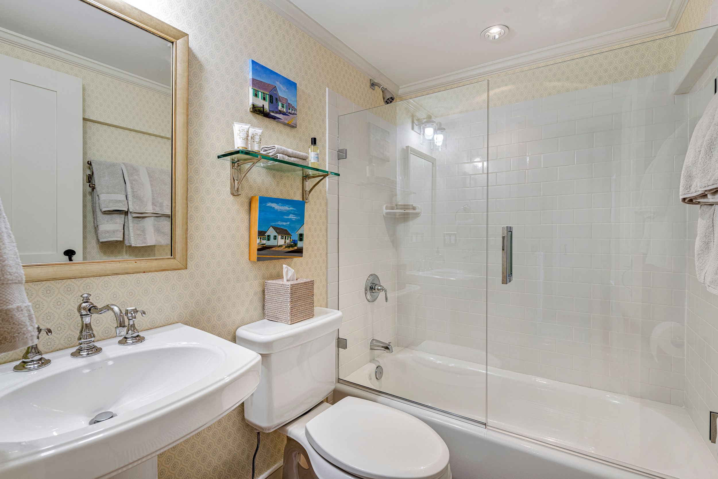  Exquisitely Renovated Home One Block from Water - 物件實景