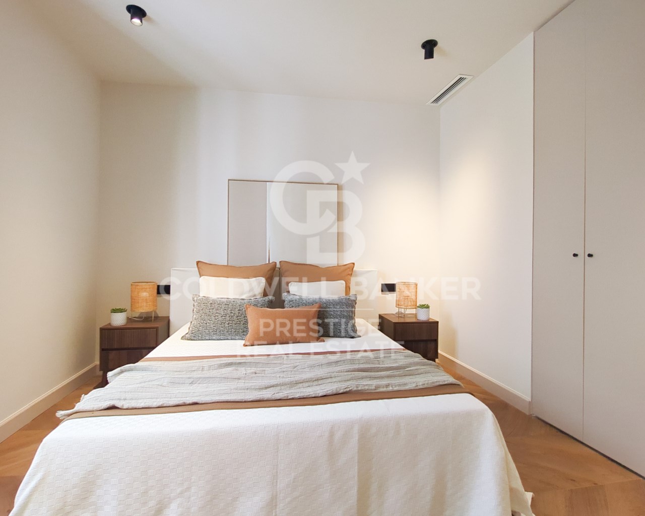 Barcelona, Catalonia, ES, 4 Bedrooms Bedrooms, ,3 BathroomsBathrooms,Residential,For Sale,1805126