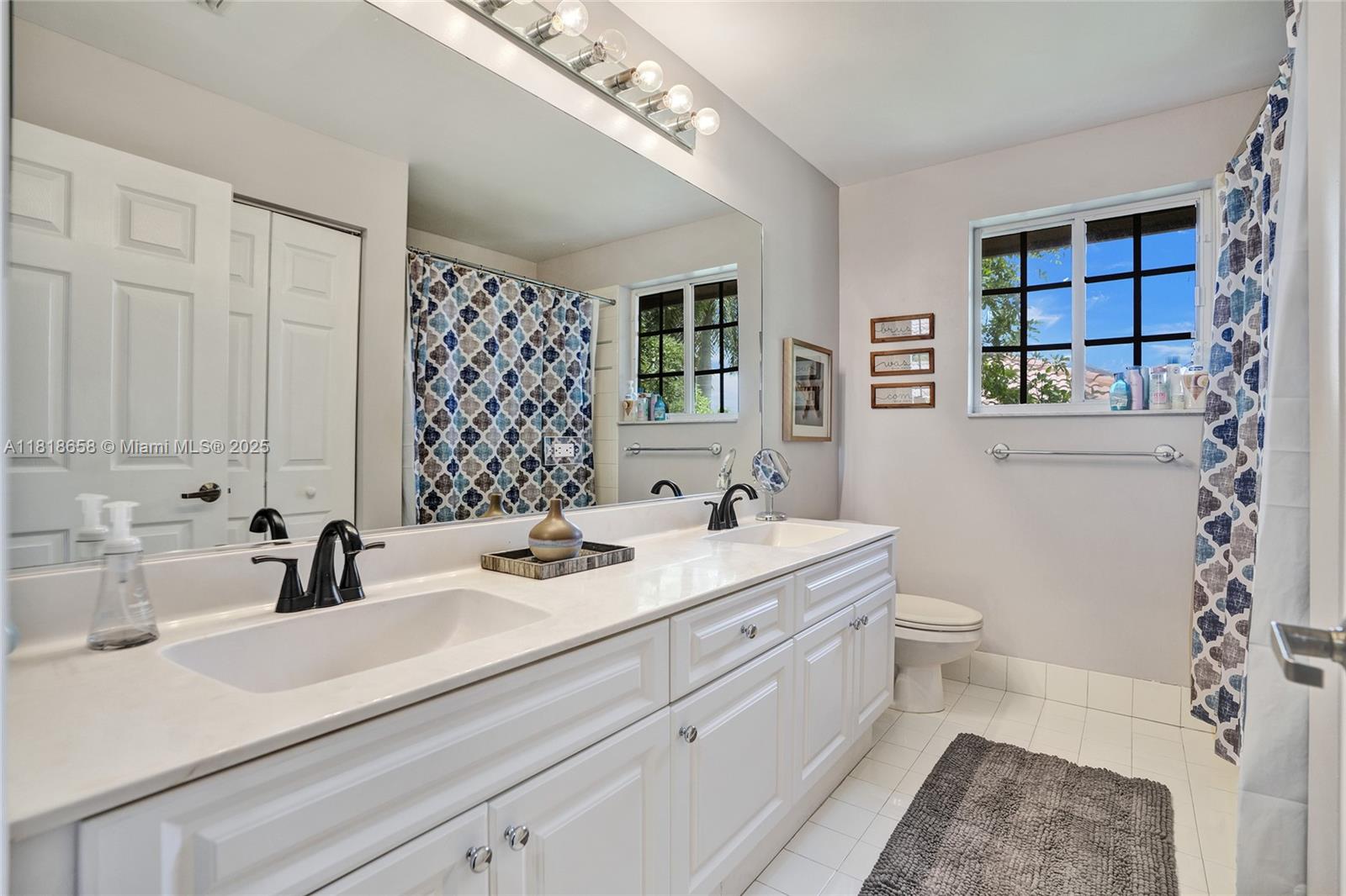 Weston, Florida, 33327, United States, 6 Bedrooms Bedrooms, ,4 BathroomsBathrooms,Residential,For Sale,1850132