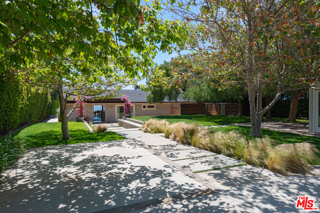 Malibu, California, 90265, United States, 4 Bedrooms Bedrooms, ,4 BathroomsBathrooms,Residential,For Sale,1970476