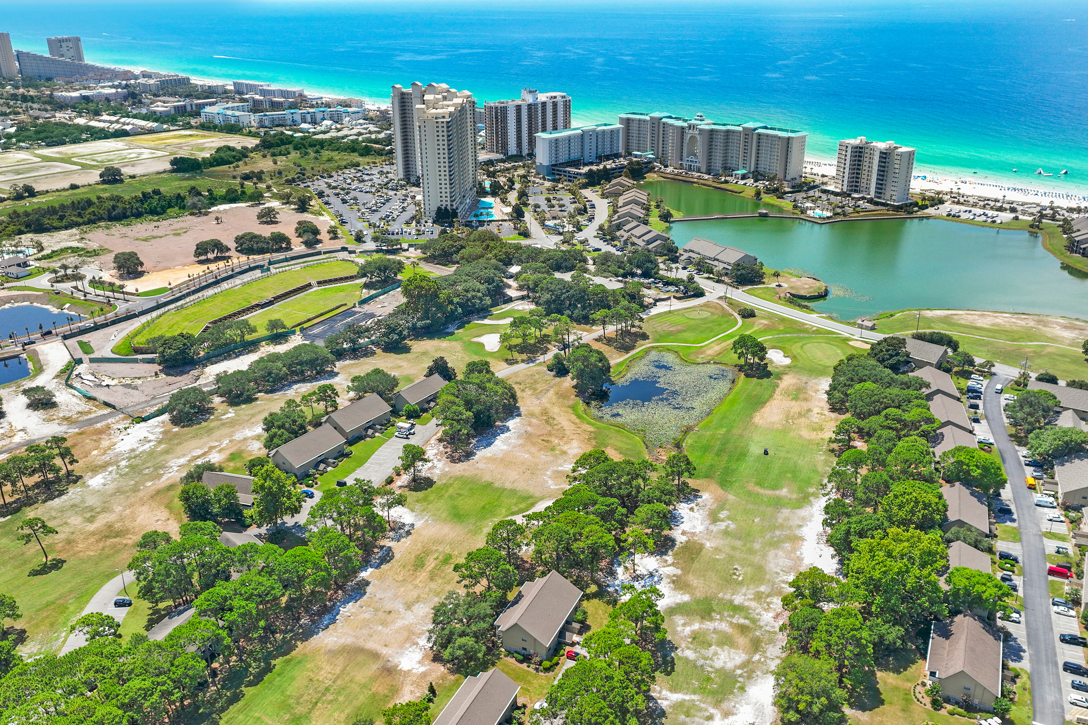  Private End-Unit Villa Offering Golf Views & Resort Living - 物件實景