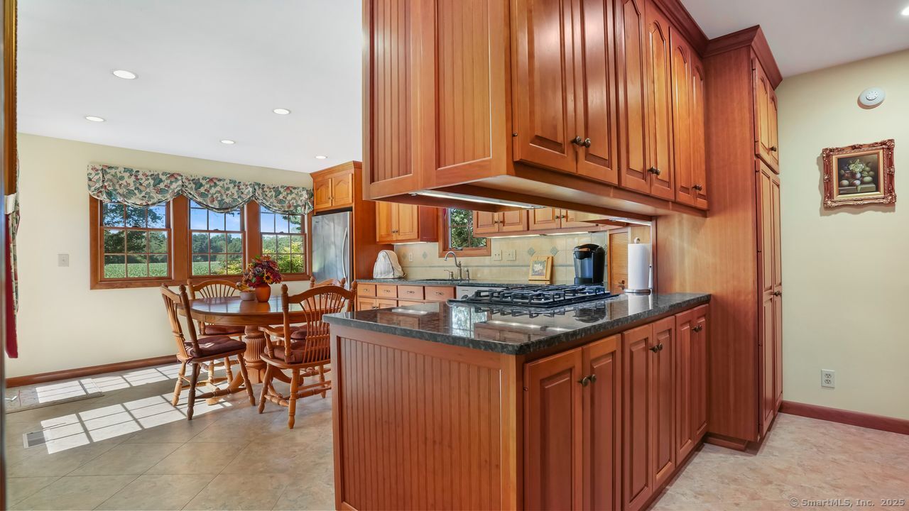 Orange, Connecticut, 06477, United States, 3 Bedrooms Bedrooms, ,2 BathroomsBathrooms,Residential,For Sale,1932290